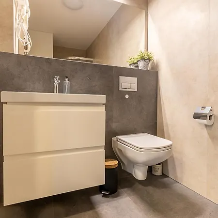 Rentplanet - Izerska 아파트 *